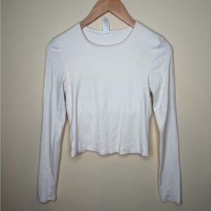 Yogalicious Women’s Long Sleeve Workout Top Slightly Cropped Built In Bra. Small